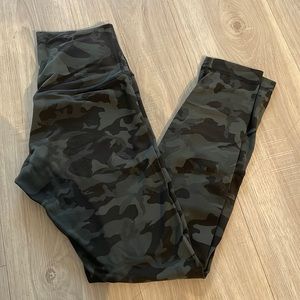 Lululemon camo aligns.